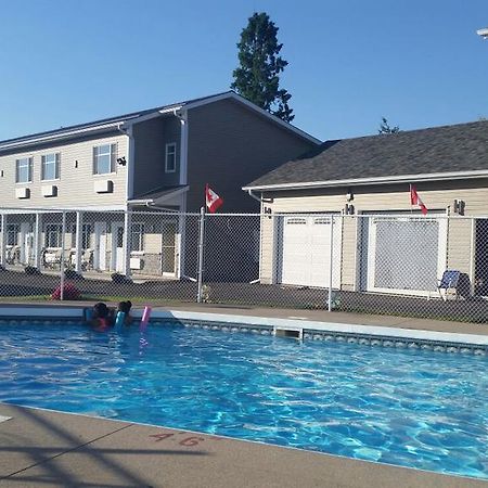 Fox Motor Inn Greater Napanee Zewnętrze zdjęcie