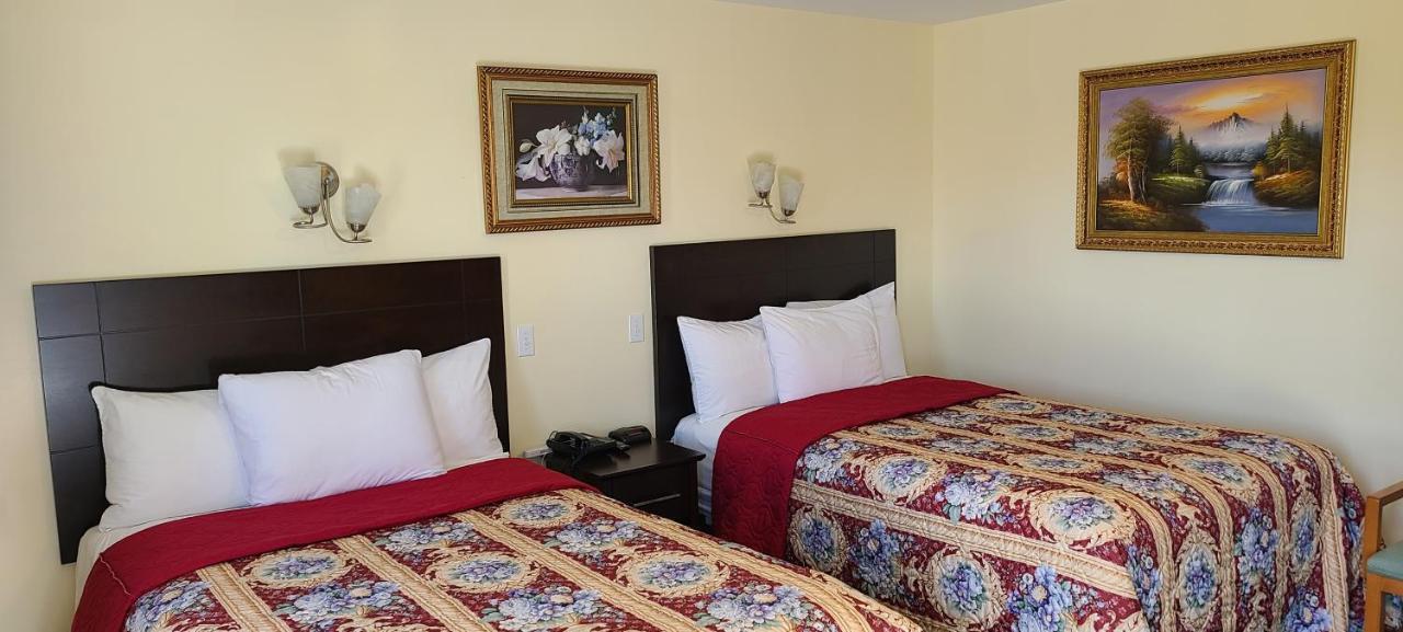 Fox Motor Inn Greater Napanee Zewnętrze zdjęcie