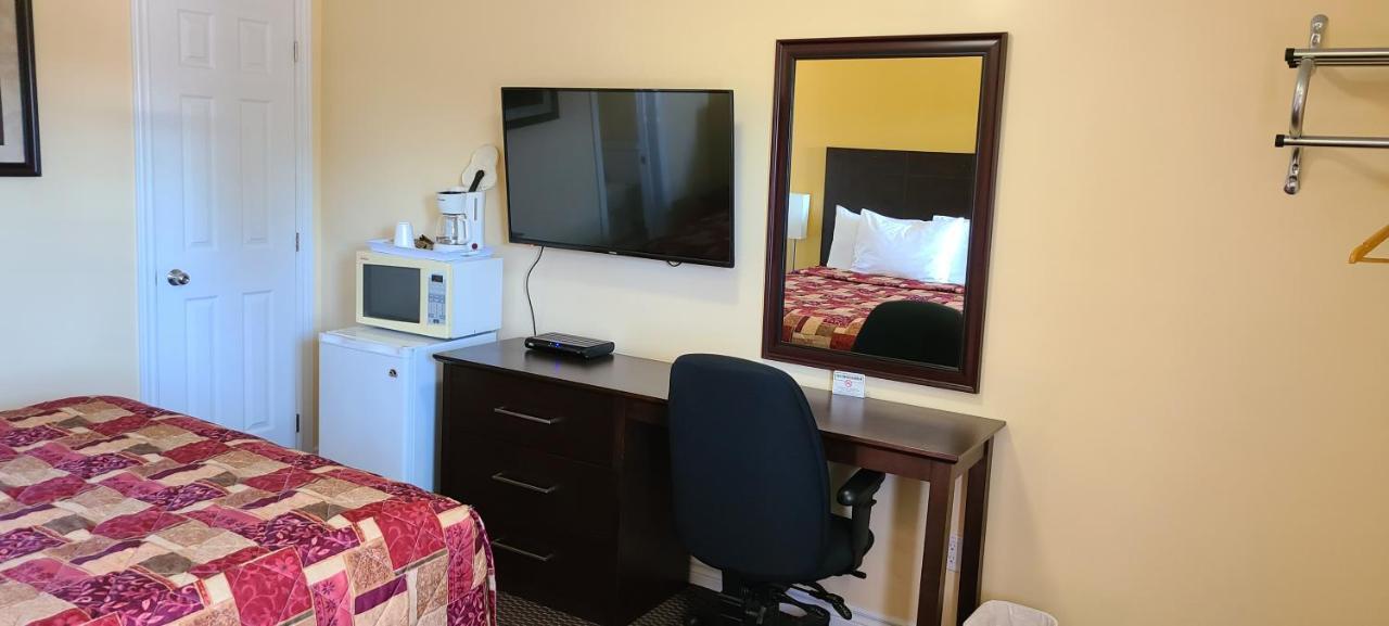 Fox Motor Inn Greater Napanee Zewnętrze zdjęcie