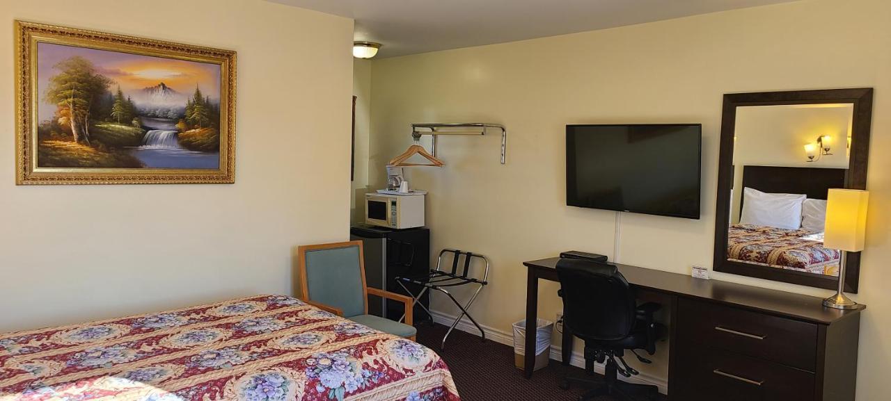 Fox Motor Inn Greater Napanee Zewnętrze zdjęcie
