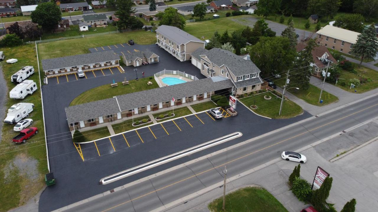 Fox Motor Inn Greater Napanee Zewnętrze zdjęcie