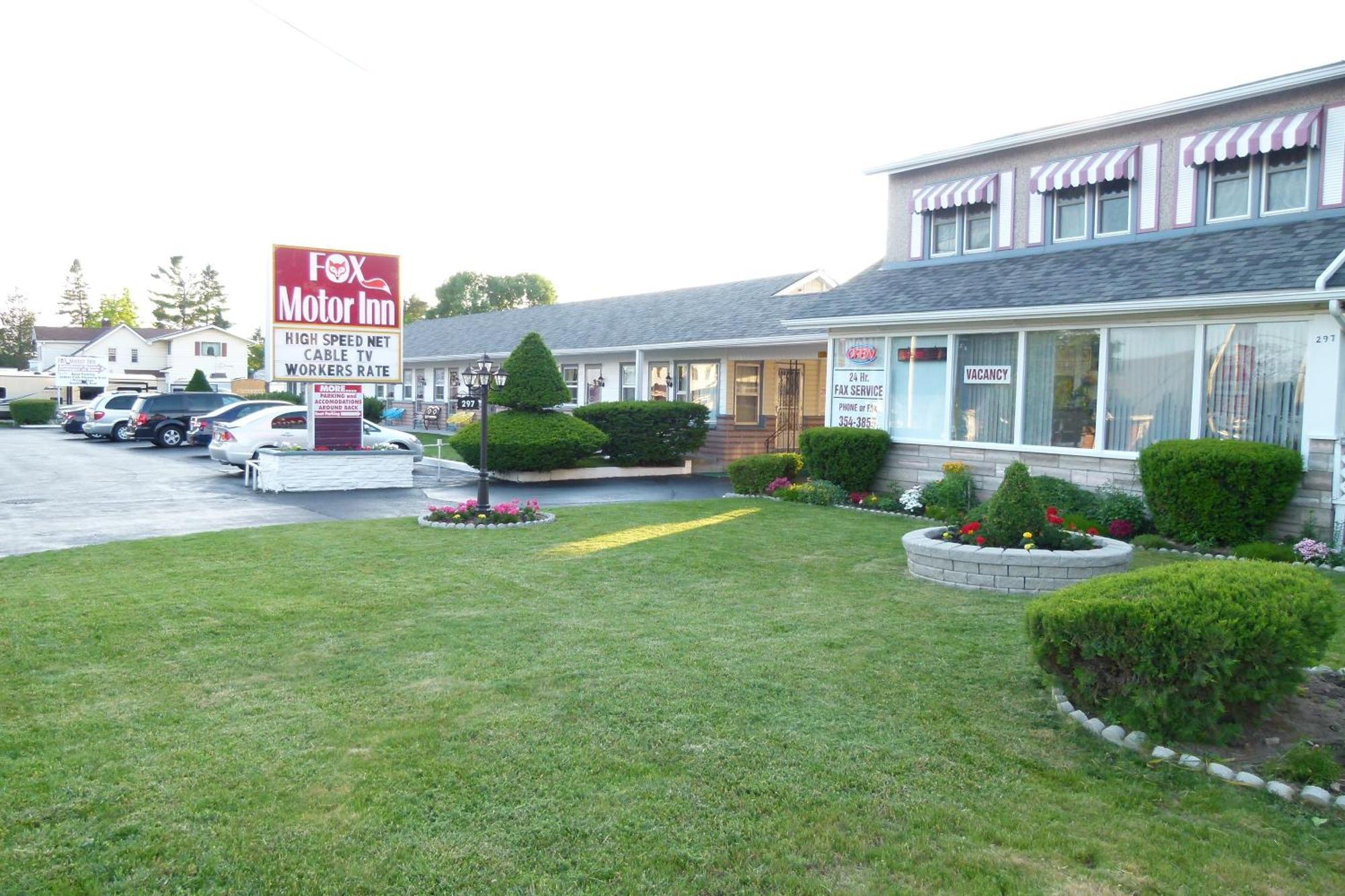 Fox Motor Inn Greater Napanee Zewnętrze zdjęcie