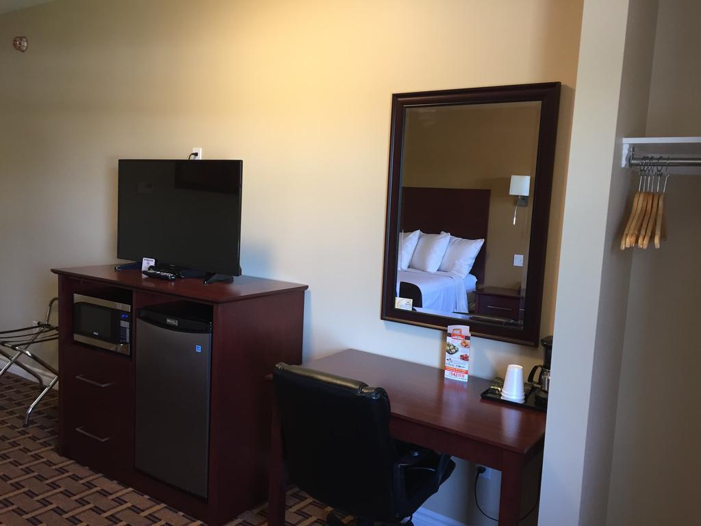 Fox Motor Inn Greater Napanee Zewnętrze zdjęcie