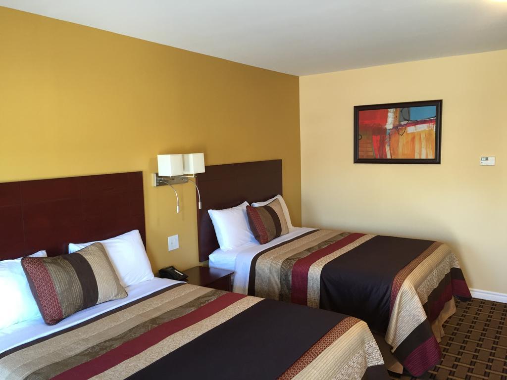 Fox Motor Inn Greater Napanee Zewnętrze zdjęcie
