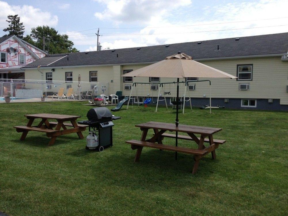 Fox Motor Inn Greater Napanee Zewnętrze zdjęcie