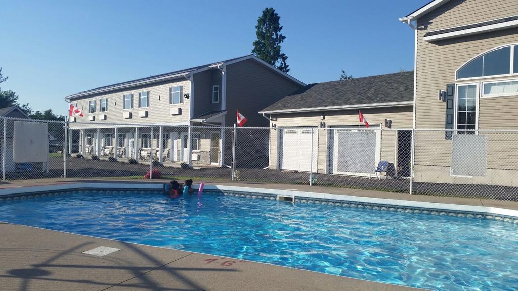 Fox Motor Inn Greater Napanee Zewnętrze zdjęcie
