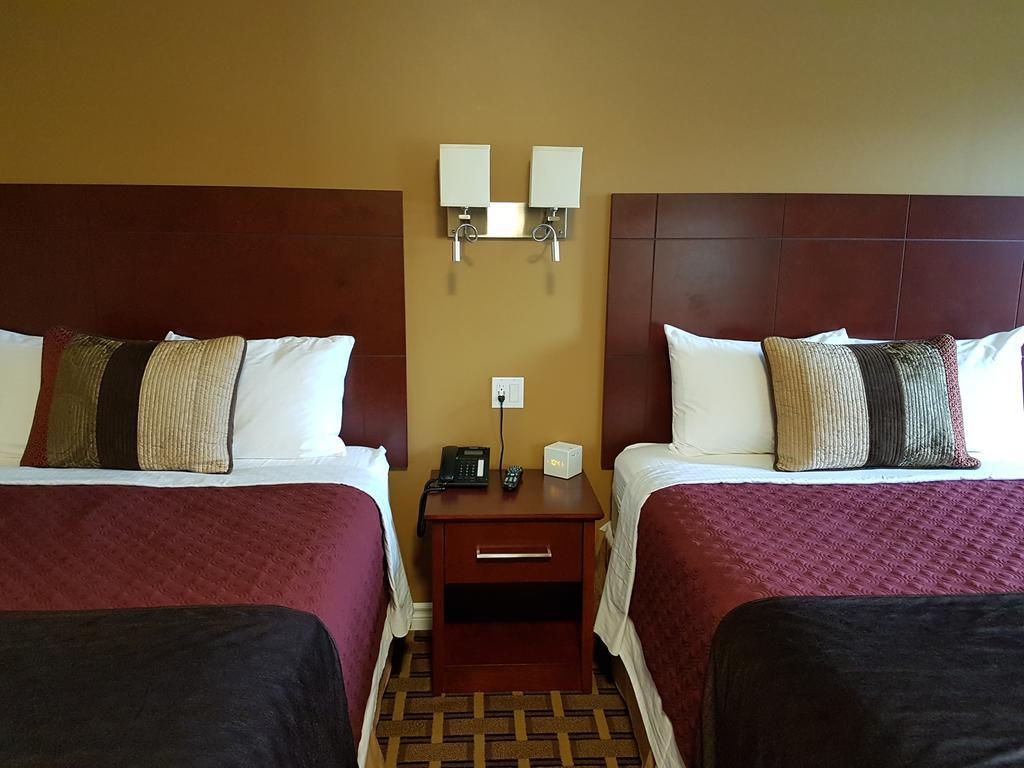 Fox Motor Inn Greater Napanee Zewnętrze zdjęcie