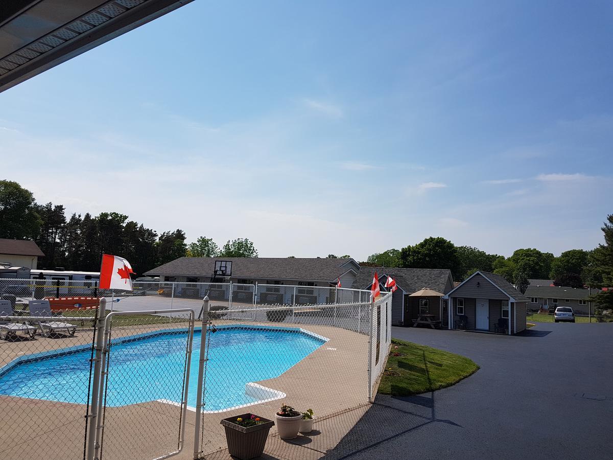 Fox Motor Inn Greater Napanee Zewnętrze zdjęcie