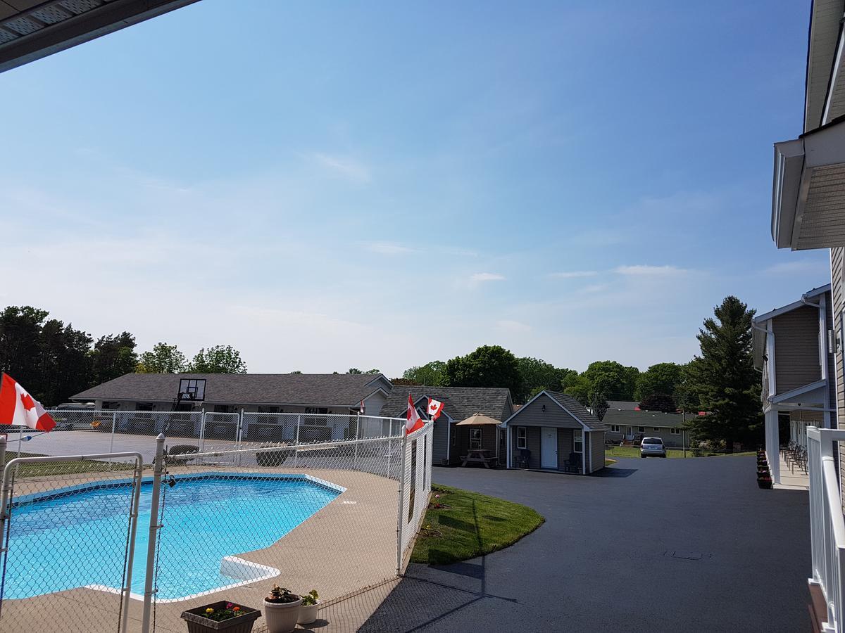 Fox Motor Inn Greater Napanee Zewnętrze zdjęcie