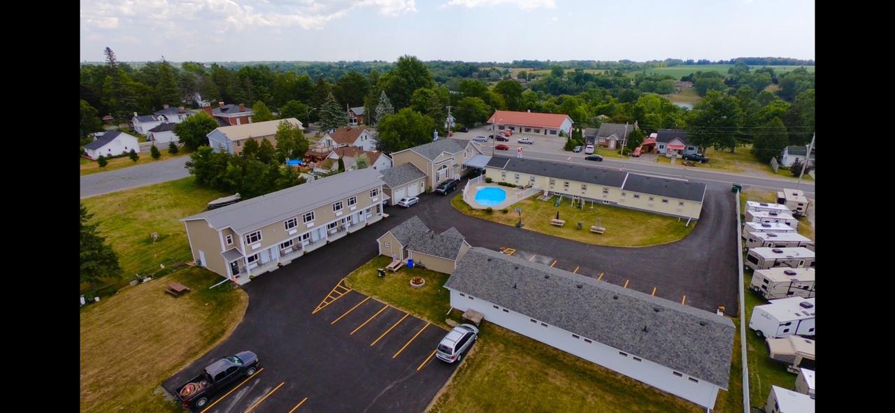 Fox Motor Inn Greater Napanee Zewnętrze zdjęcie