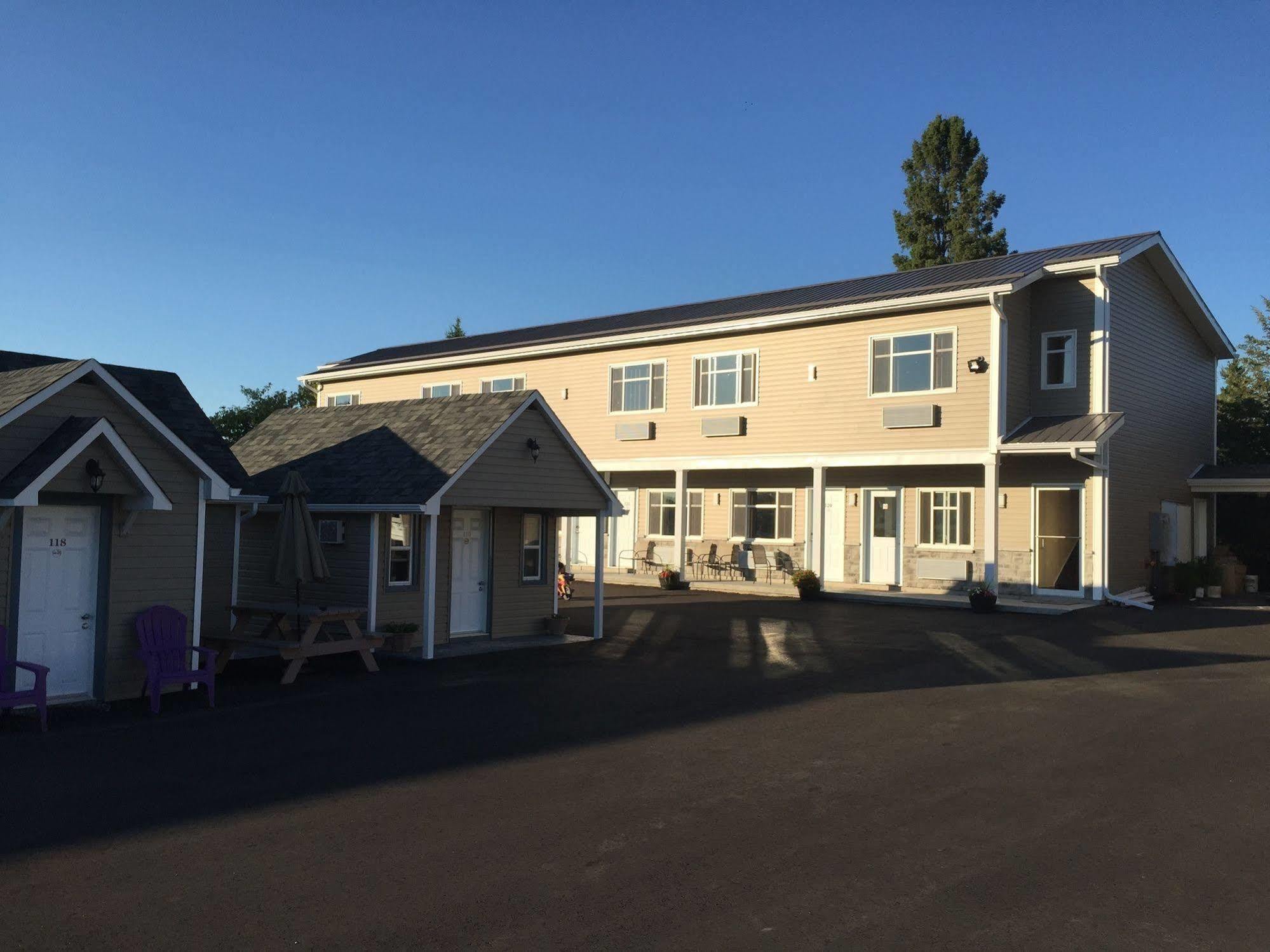 Fox Motor Inn Greater Napanee Zewnętrze zdjęcie
