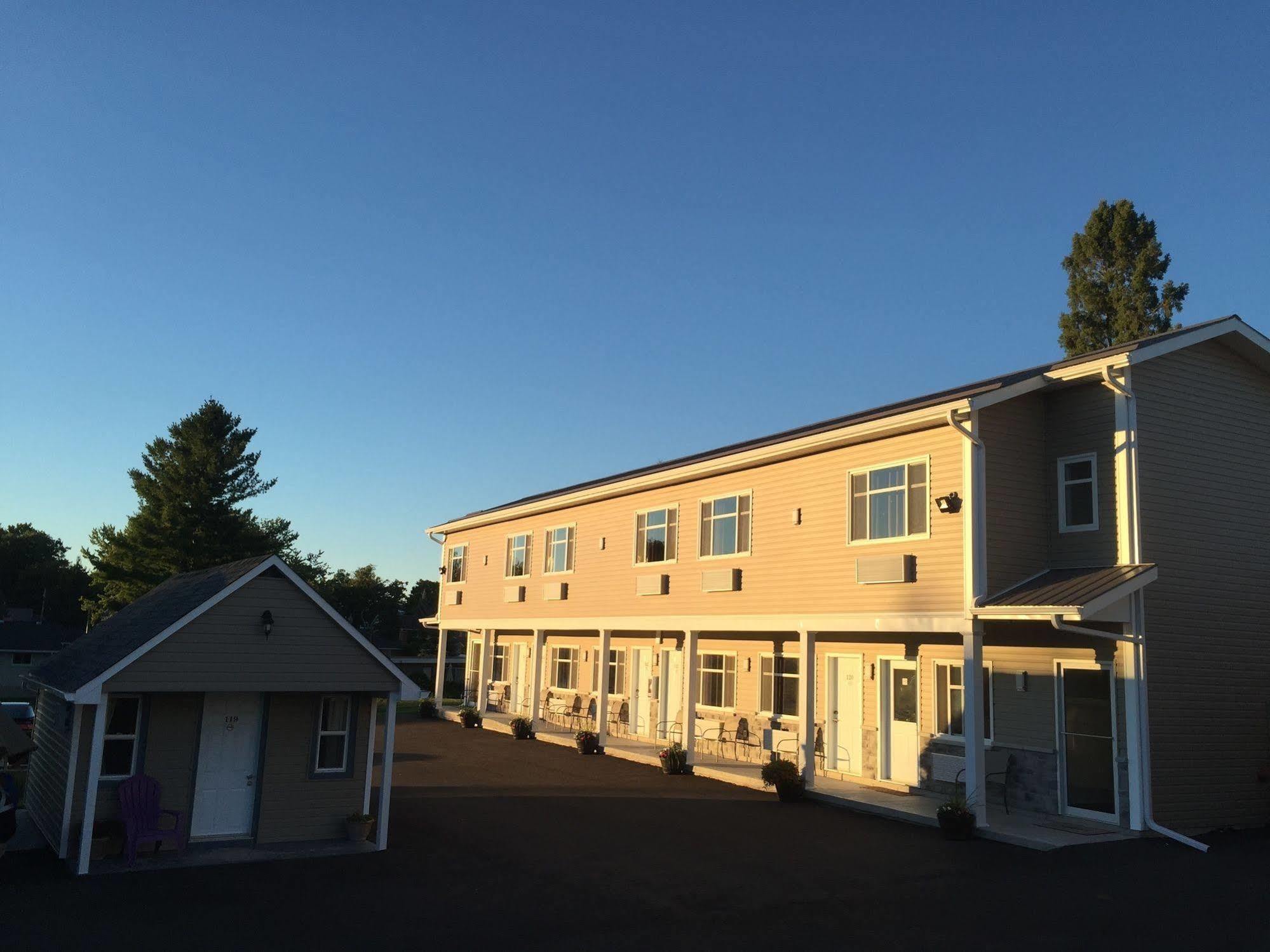 Fox Motor Inn Greater Napanee Zewnętrze zdjęcie
