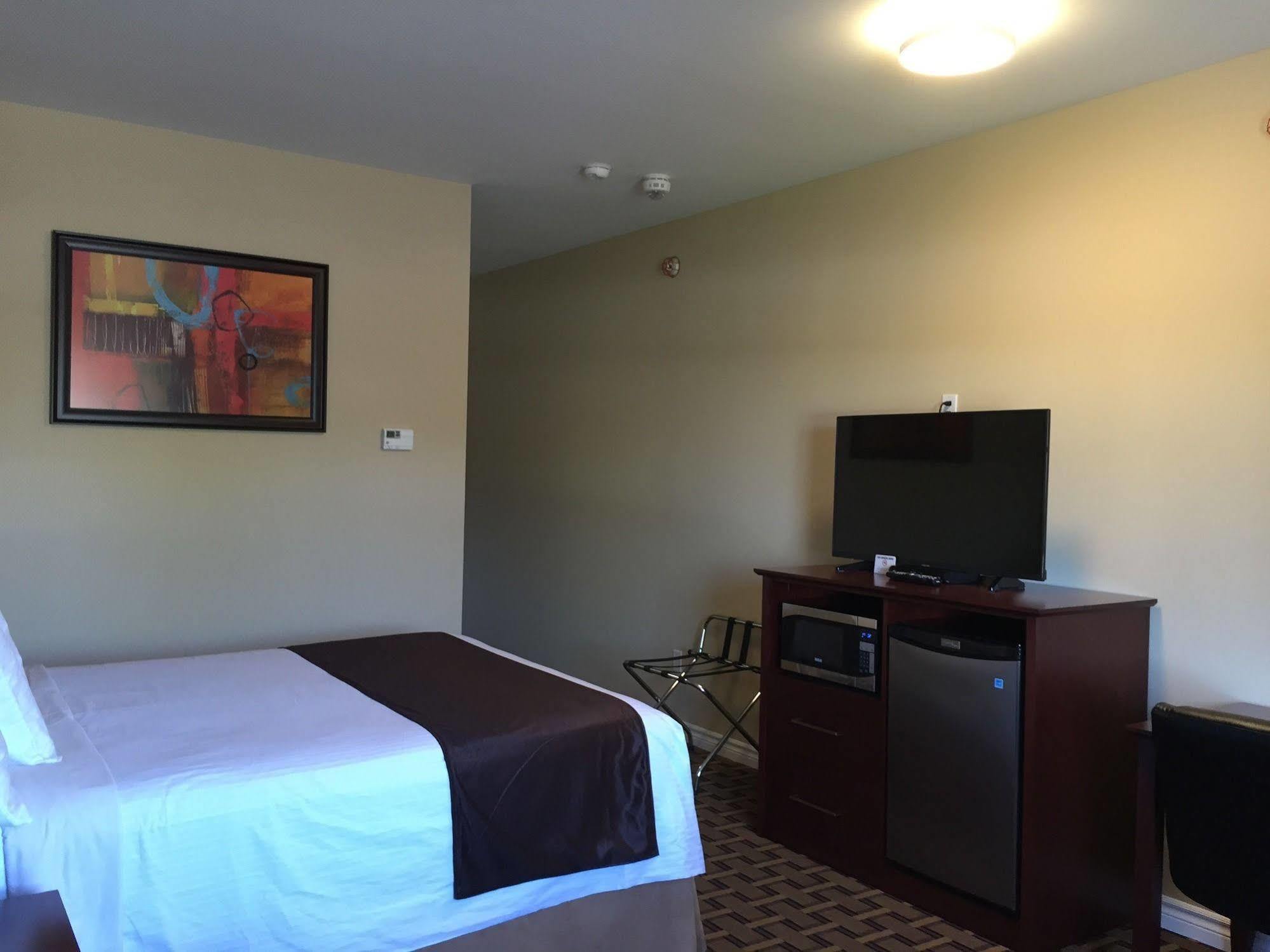 Fox Motor Inn Greater Napanee Zewnętrze zdjęcie