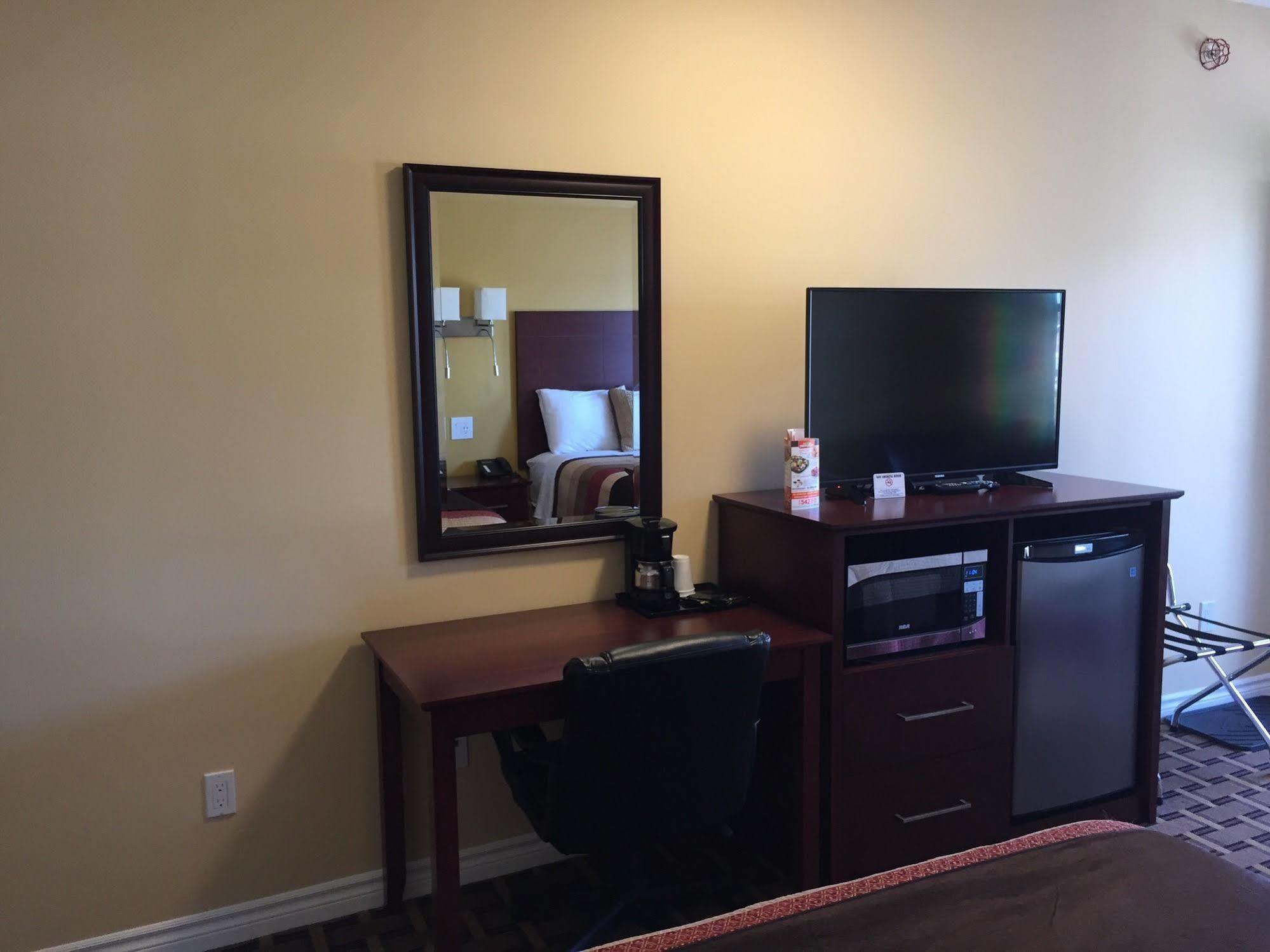 Fox Motor Inn Greater Napanee Zewnętrze zdjęcie