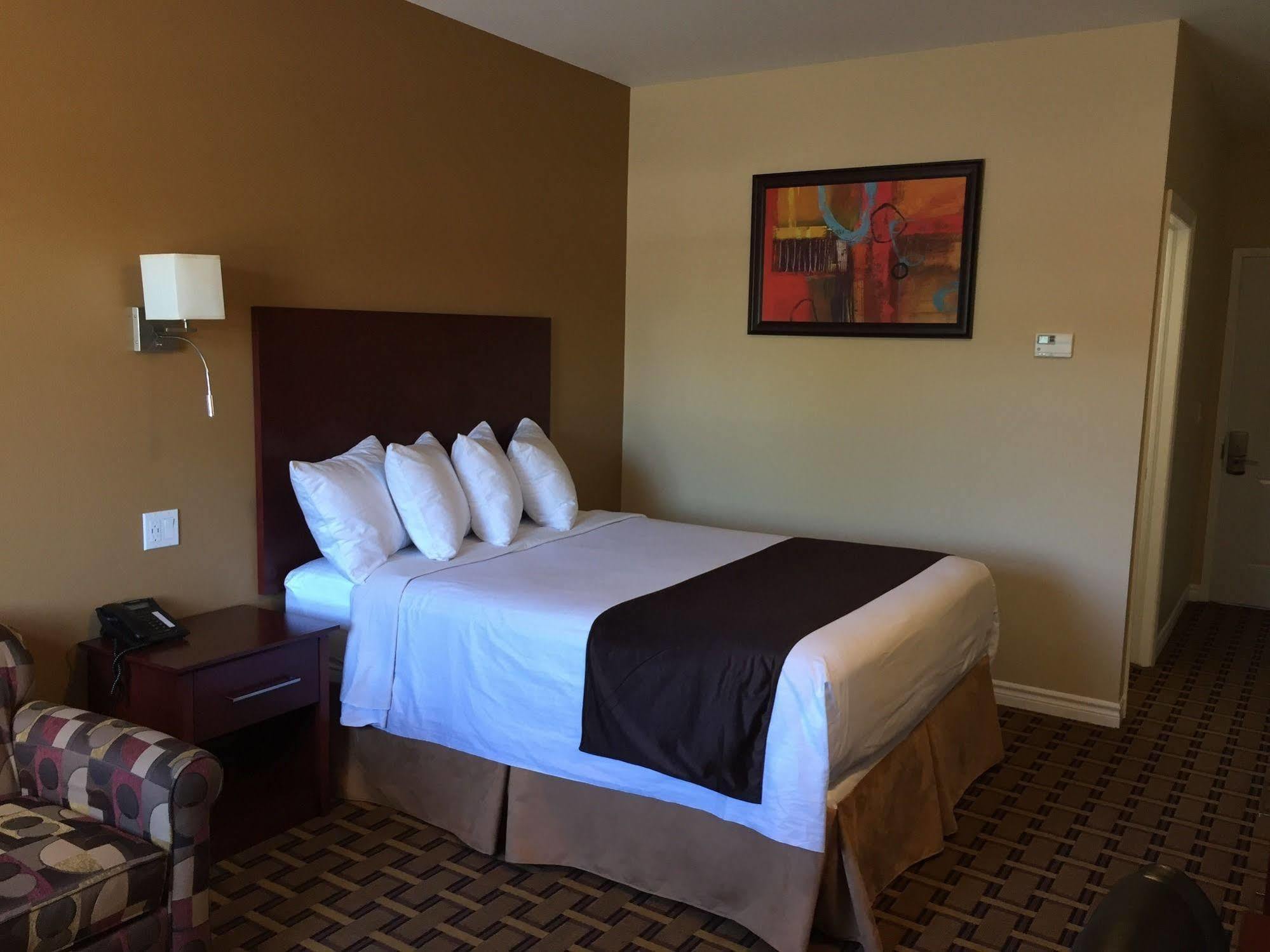 Fox Motor Inn Greater Napanee Zewnętrze zdjęcie