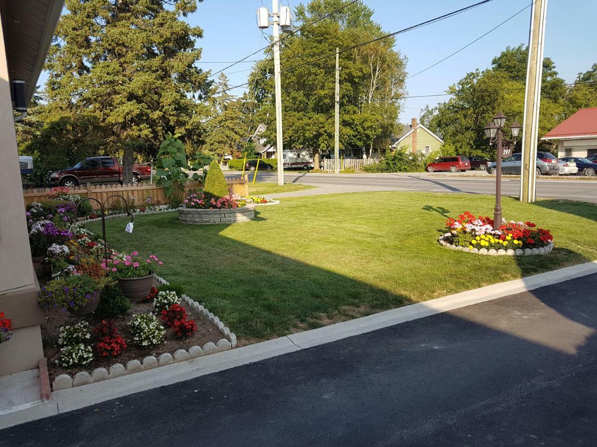 Fox Motor Inn Greater Napanee Zewnętrze zdjęcie
