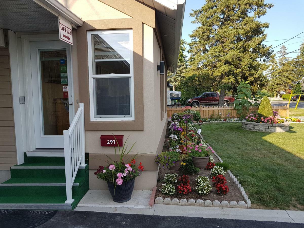 Fox Motor Inn Greater Napanee Zewnętrze zdjęcie
