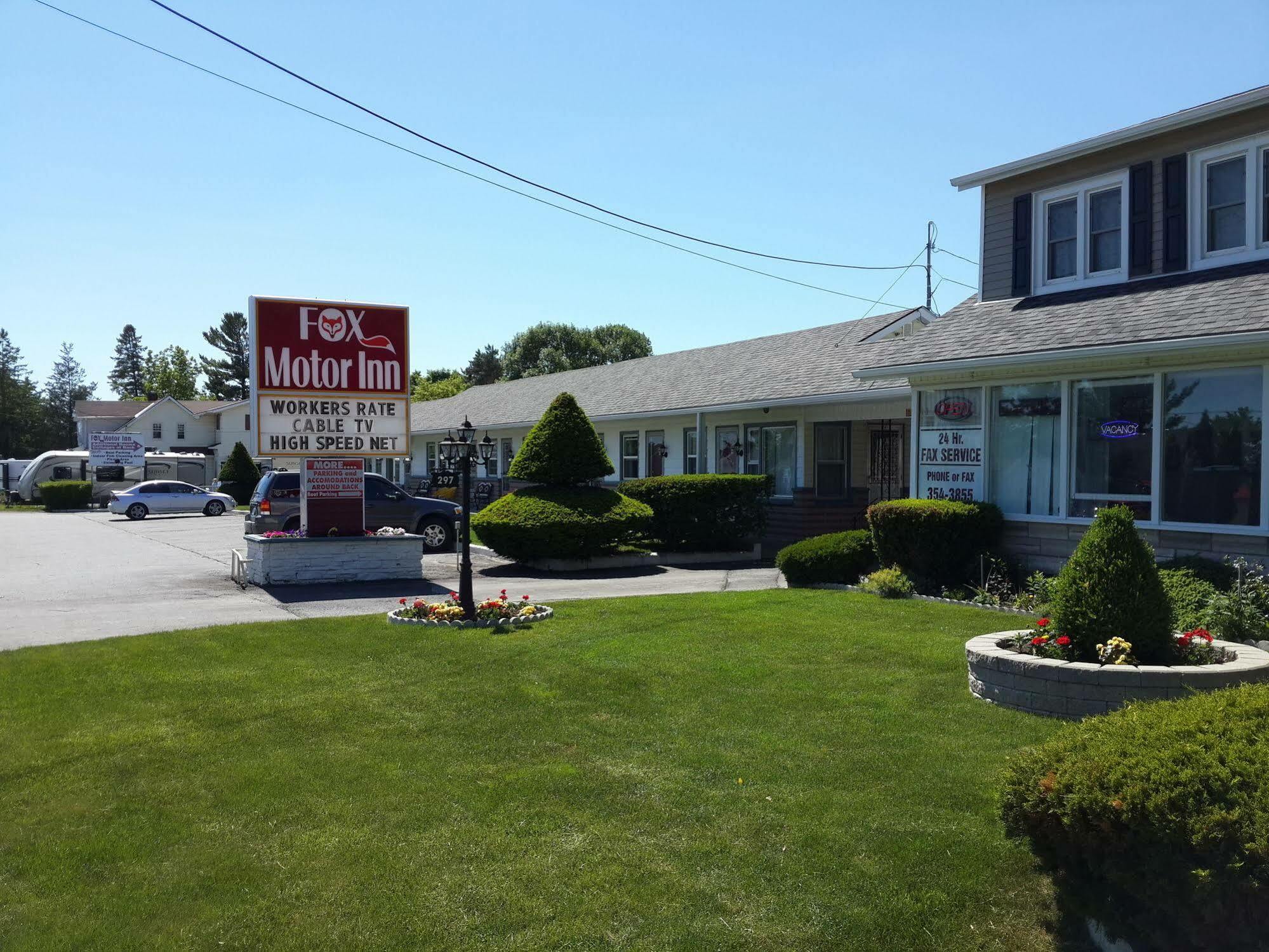 Fox Motor Inn Greater Napanee Zewnętrze zdjęcie