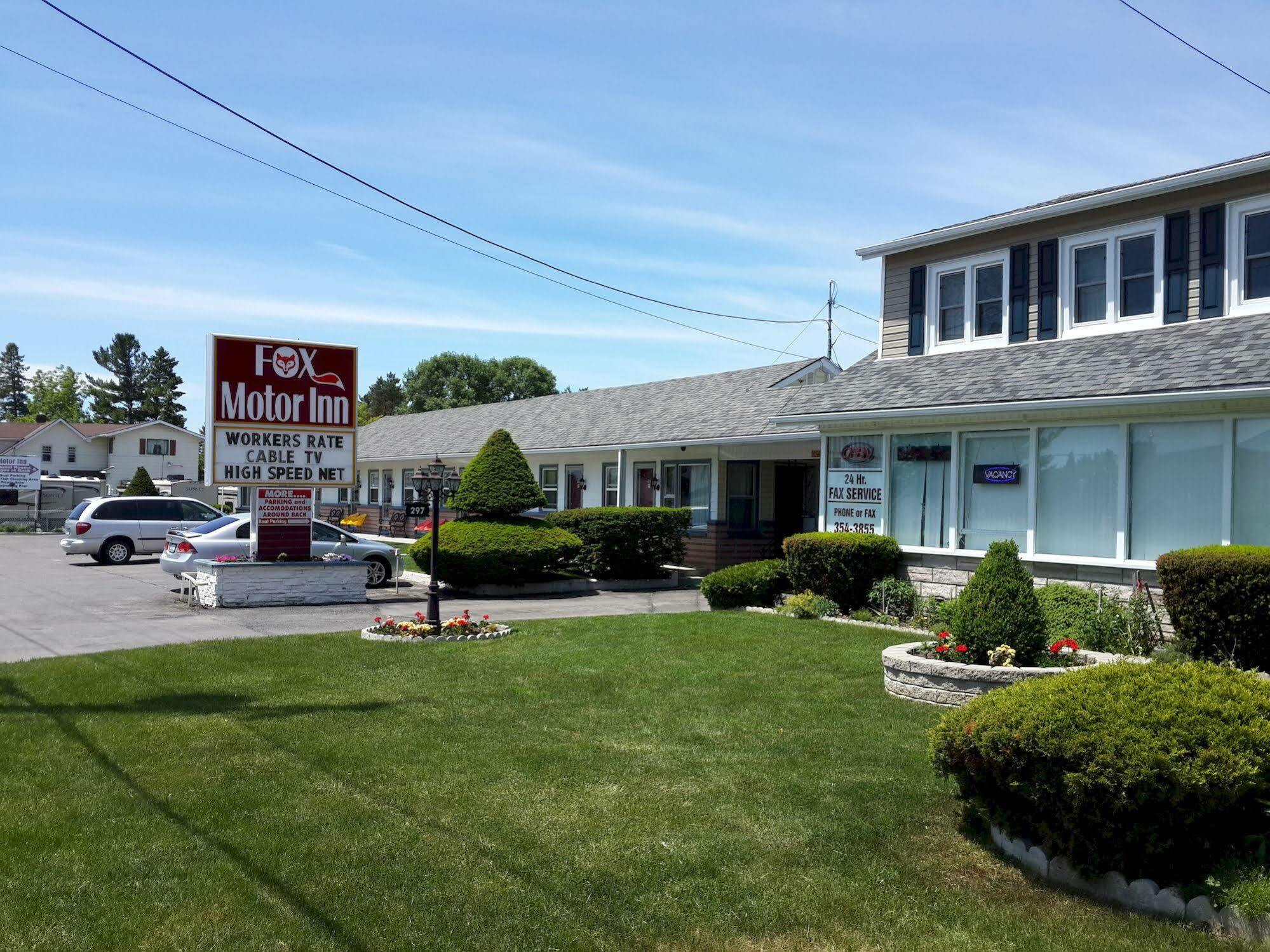 Fox Motor Inn Greater Napanee Zewnętrze zdjęcie