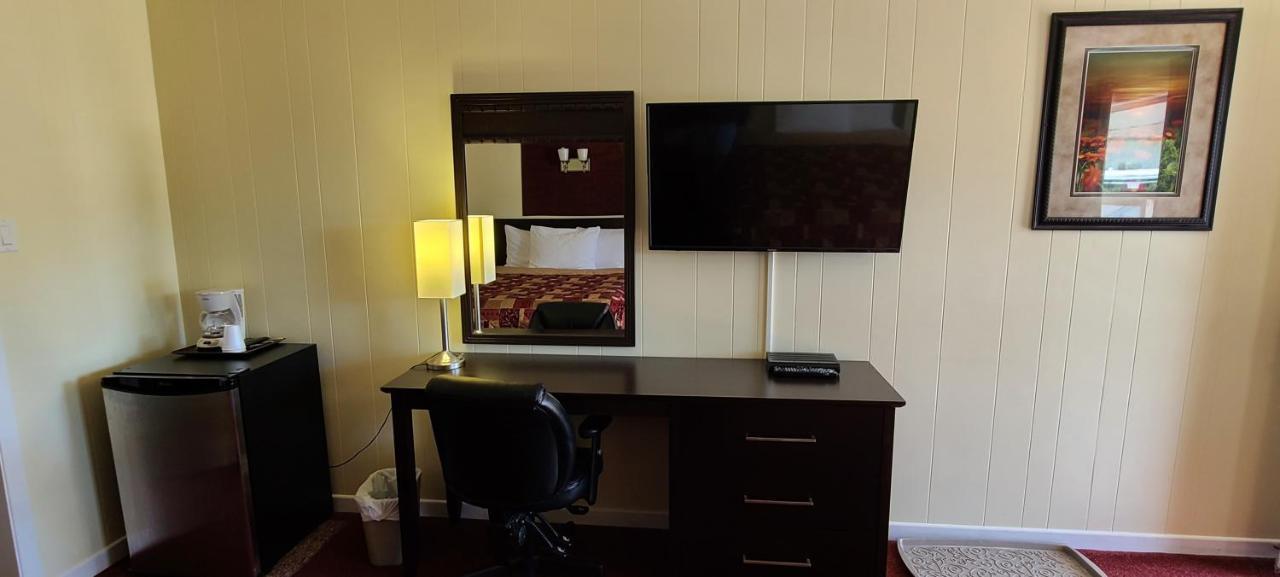 Fox Motor Inn Greater Napanee Zewnętrze zdjęcie